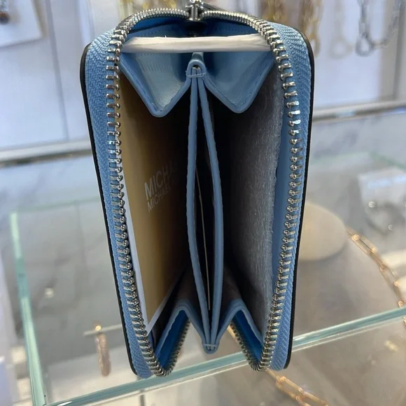MICHAEL KORS Jet Set Travel Medium Color-Block Zip Around Wallet
LT SKY MLT
NWT - Picture 9 of 16